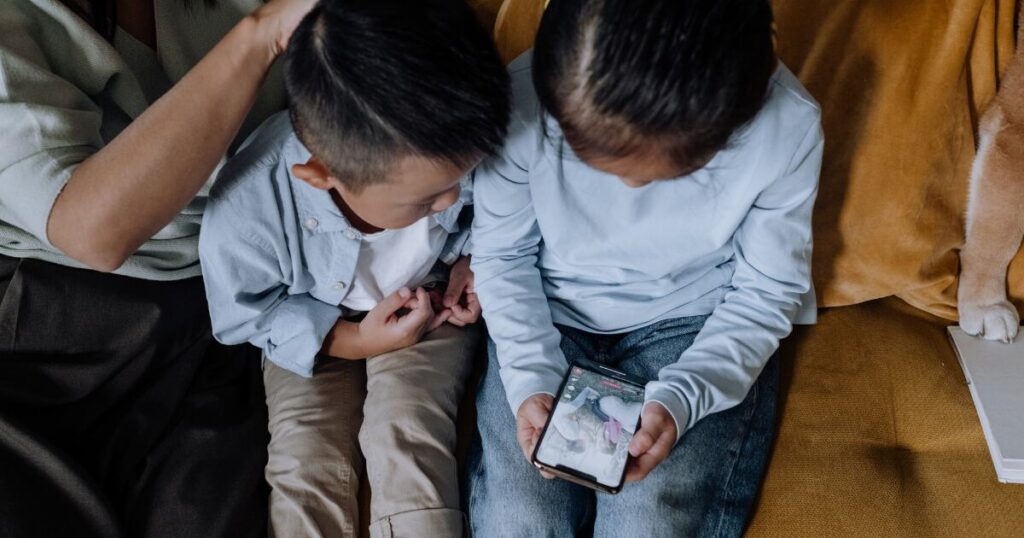 Why Kids Should Use Smartphones
