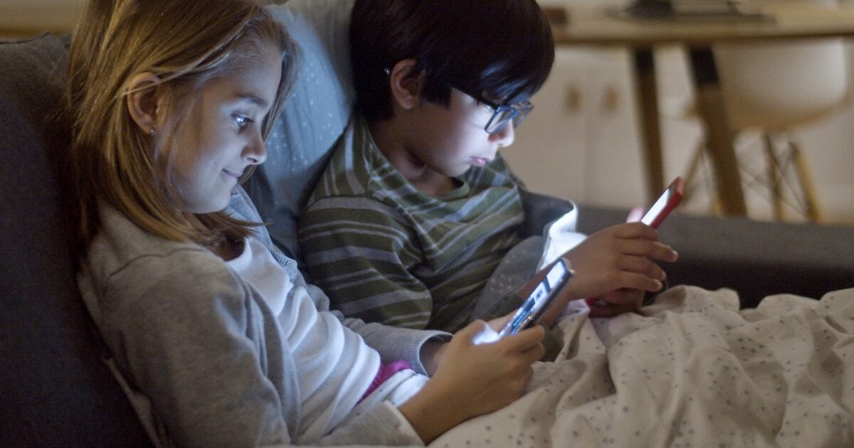 Why Kids Should Use Smartphones: A Thoughtful Perspective!