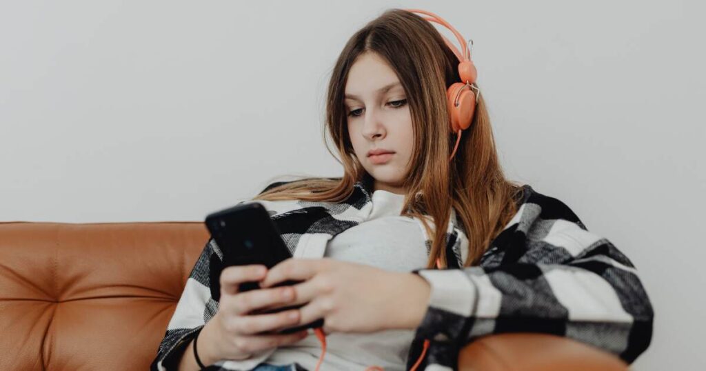 Why Everyone Should Use Smartphones